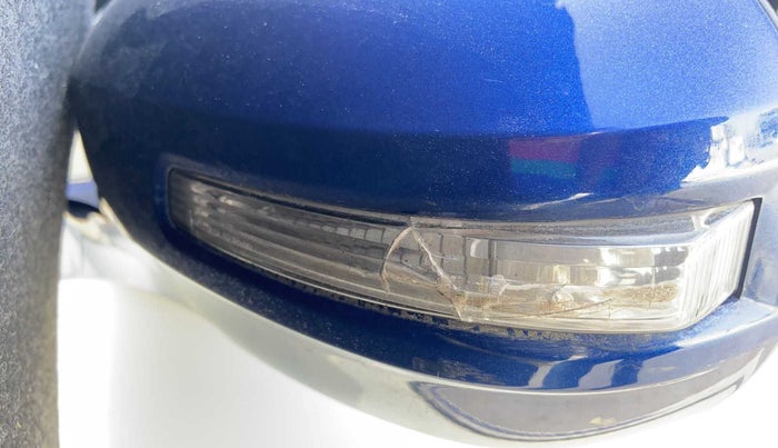 2013 Maruti Swift VXI, Petrol, Manual, 33,488 km, Left rear-view mirror - Indicator light has minor damage
