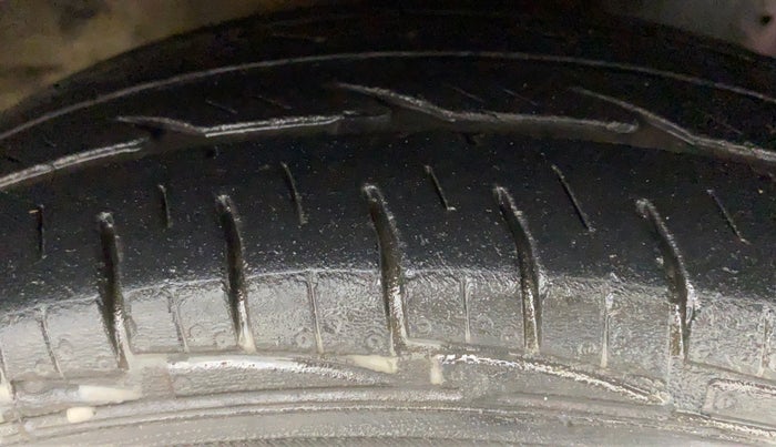 2015 Hyundai Eon ERA +, Petrol, Manual, 52,315 km, Right Front Tyre Tread