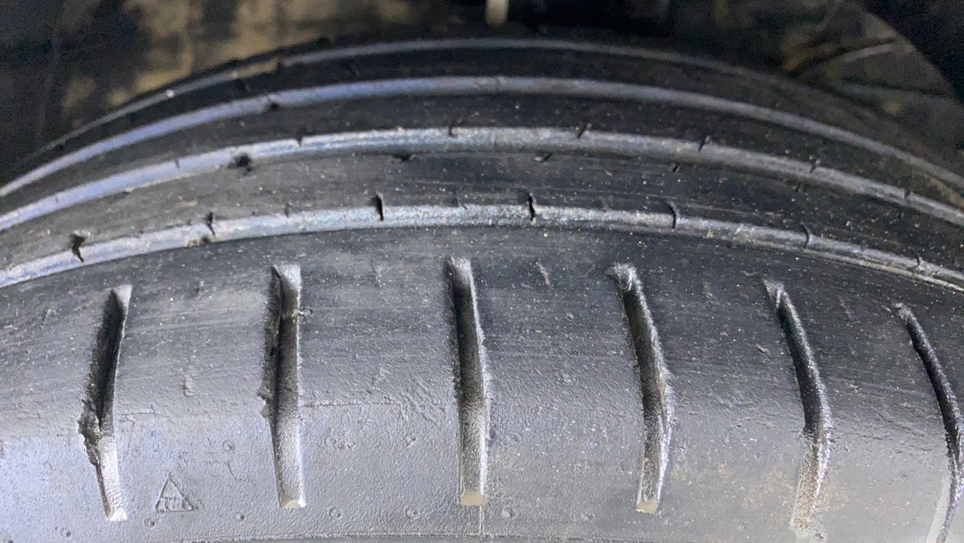 Right Front Tyre Tread