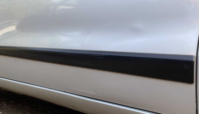 2012 Maruti Wagon R 1.0 LXI, Petrol, Manual, 80,714 km, Front passenger door - Minor scratches