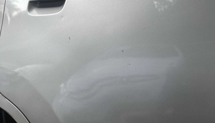 2012 Maruti Wagon R 1.0 LXI, Petrol, Manual, 80,714 km, Right rear door - Minor scratches