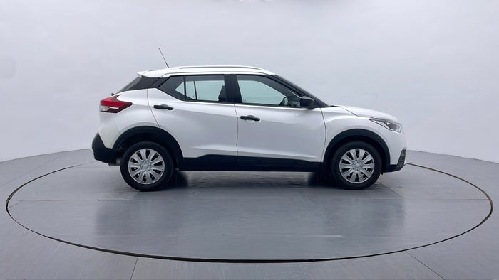 NISSAN KICKS-Right Side View