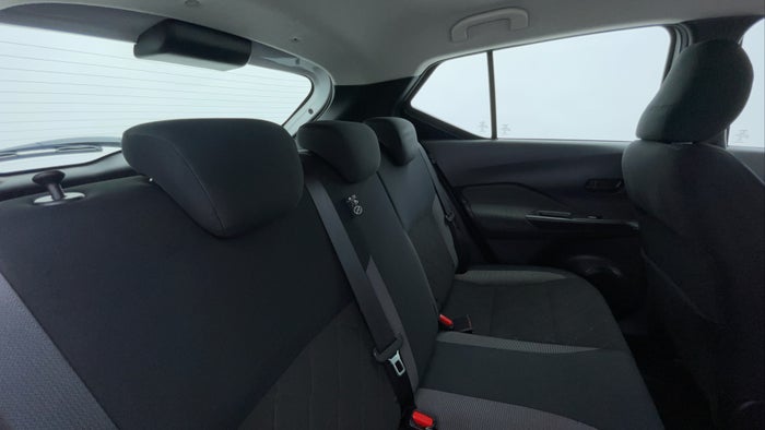 NISSAN KICKS-Right Side Door Cabin View