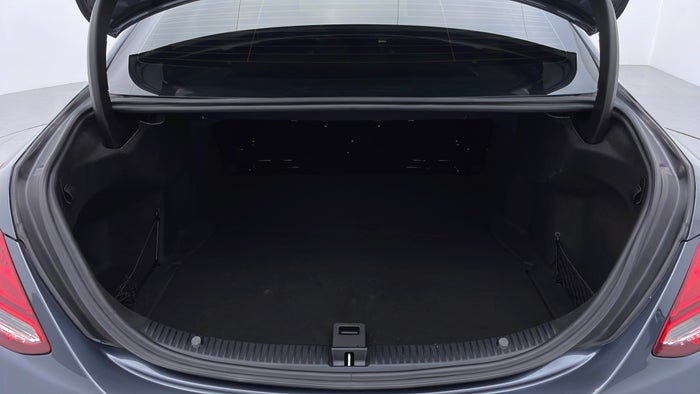 MERCEDES BENZ C 200-Boot Inside View