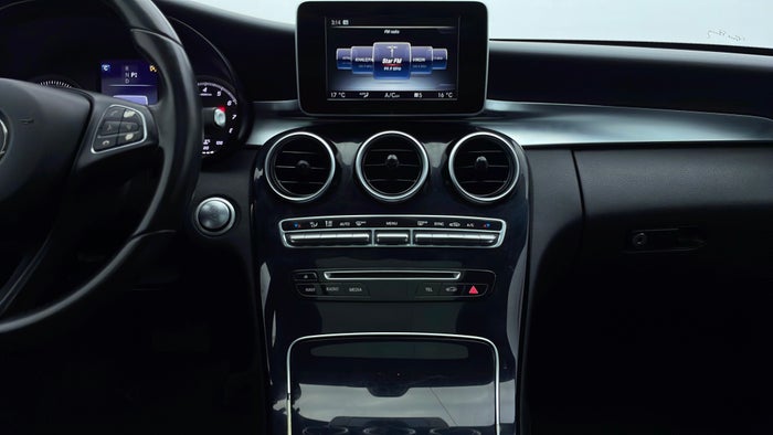 MERCEDES BENZ C 200-Center Console