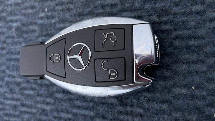 MERCEDES BENZ C 200-Key Remote Logo Broken/Missing