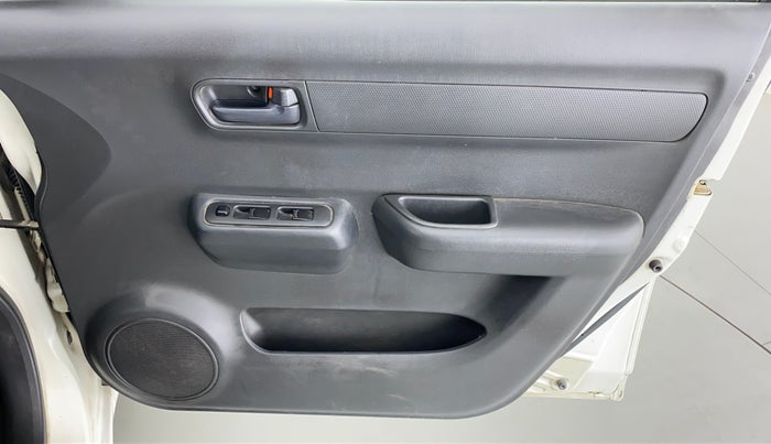 2010 Maruti Swift LXI D, Petrol, Manual, 32,035 km, Driver Side Door Panels Control