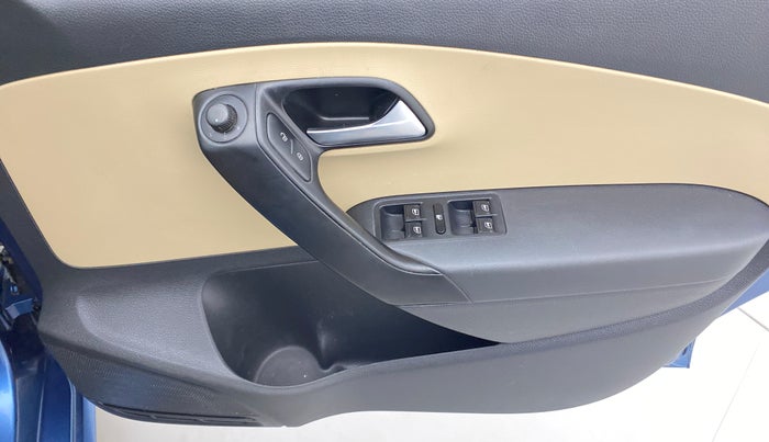 2016 Volkswagen Ameo COMFORTLINE 1.2, Petrol, Manual, 38,466 km, Driver Side Door Panels Control
