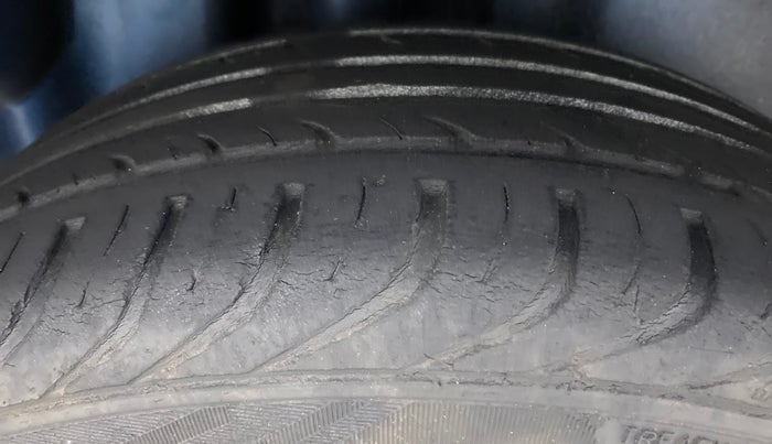 2016 Volkswagen Ameo COMFORTLINE 1.2, Petrol, Manual, 38,466 km, Right Rear Tyre Tread