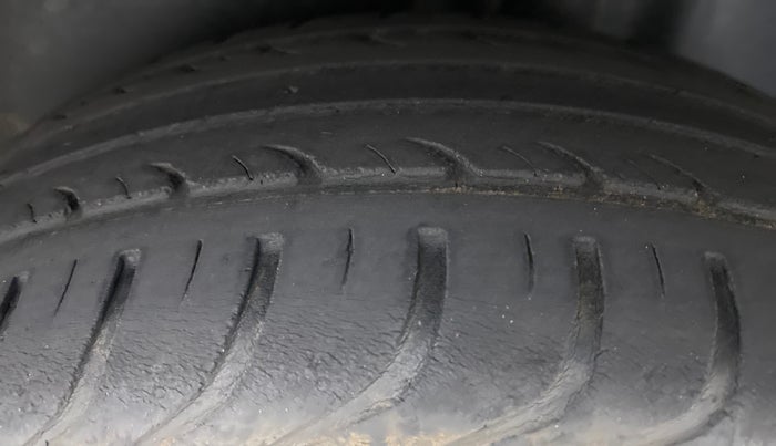 2016 Volkswagen Ameo COMFORTLINE 1.2, Petrol, Manual, 38,466 km, Left Rear Tyre Tread