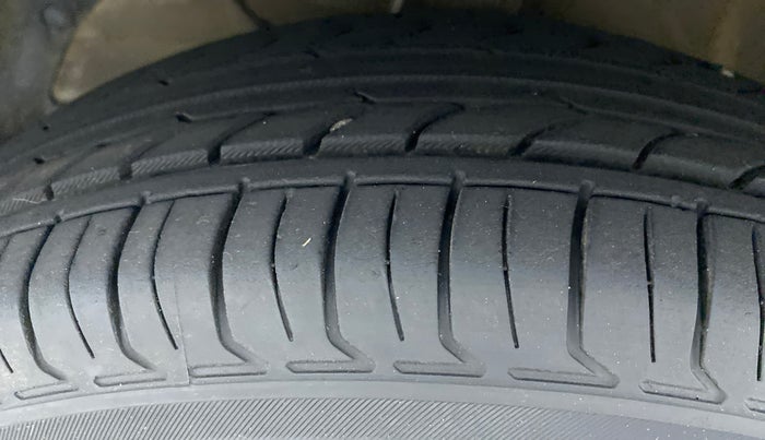 2019 Maruti Swift VDI, Diesel, Manual, 46,592 km, Left Front Tyre Tread