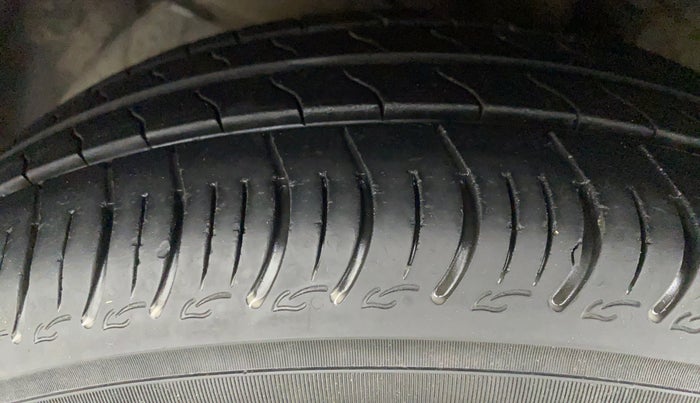 2015 Hyundai Grand i10 MAGNA 1.2 KAPPA VTVT, Petrol, Manual, 63,857 km, Left Front Tyre Tread