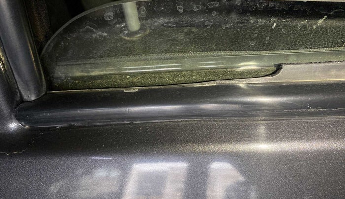 2019 Maruti Alto LXI CNG, CNG, Manual, 63,515 km, Rear left door - Weather strip has minor damage