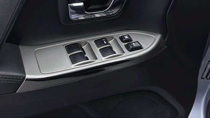 MITSUBISHI PAJERO-Door Interior LHS front Color Fade