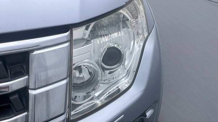 MITSUBISHI PAJERO-Head Light LHS Fading