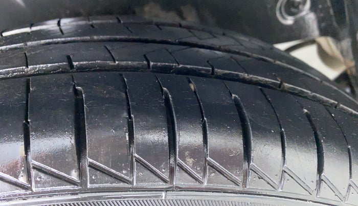 2011 Maruti Swift LXI, Petrol, Manual, 74,259 km, Right Rear Tyre Tread
