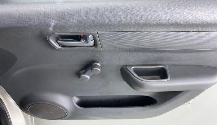 2011 Maruti Swift LXI, Petrol, Manual, 74,259 km, Driver Side Door Panels Control