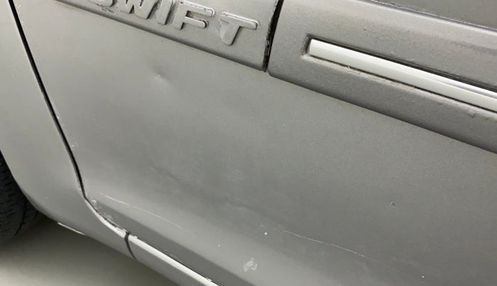 2014 Maruti Swift VXI, Petrol, Manual, 58,625 km, Front passenger door - Slightly dented