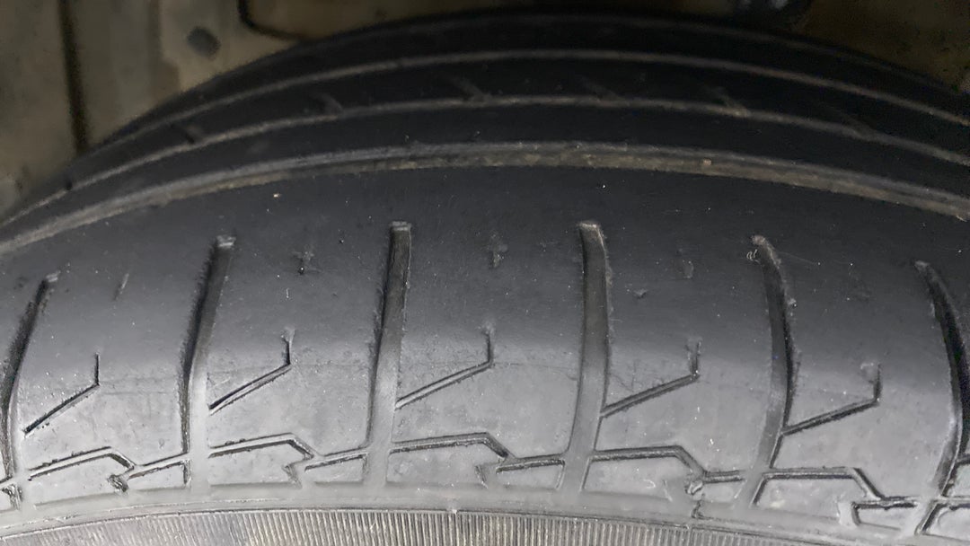Left Front Tyre Tread