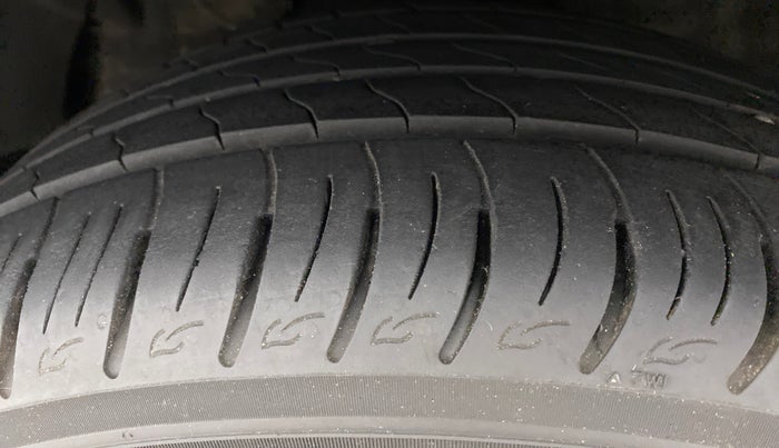 2021 Mahindra XUV300 1.2 W8 OPT, Petrol, Manual, 9,335 km, Left Front Tyre Tread