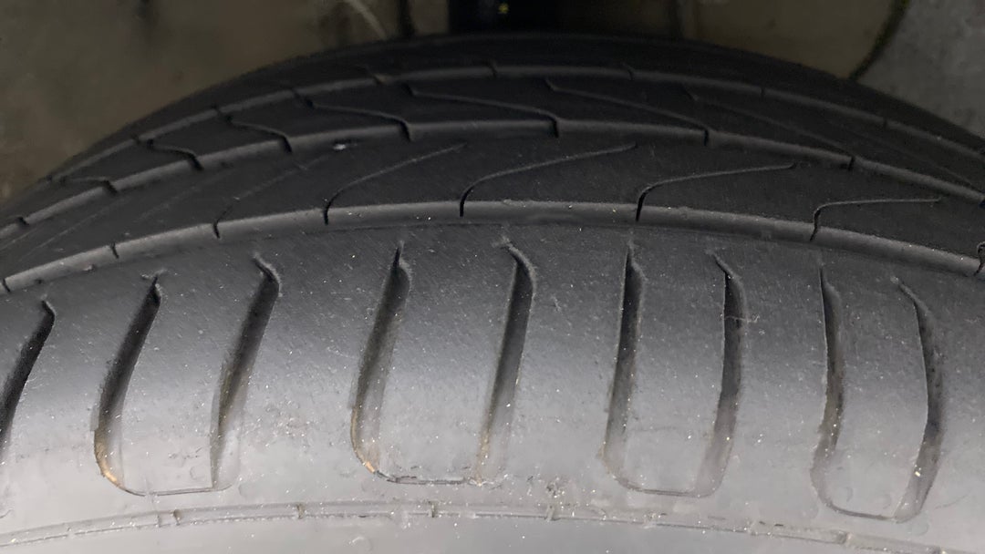 Right Front Tyre Tread