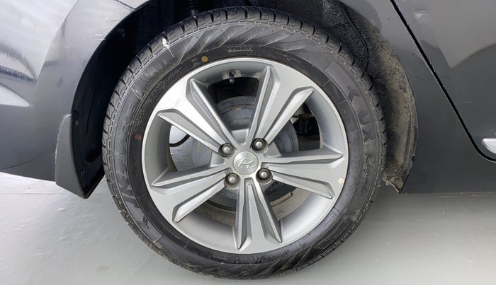 2019 Hyundai Verna 1.6 SX+ VTVT AT, CNG, Automatic, 59,449 km, Right Rear Wheel
