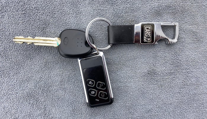 2015 Hyundai Eon MAGNA +, Petrol, Manual, 83,495 km, Key Close Up