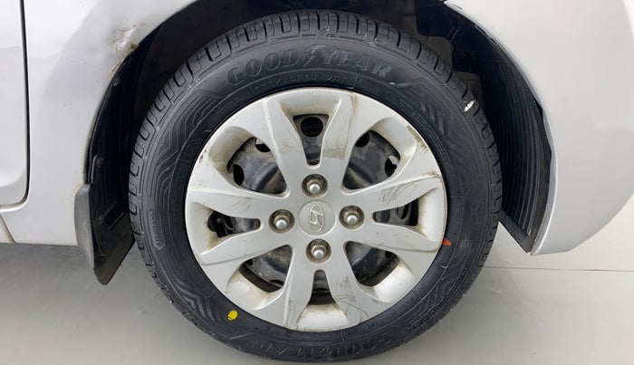 2015 Hyundai Eon MAGNA +, Petrol, Manual, 83,495 km, Right Front Wheel