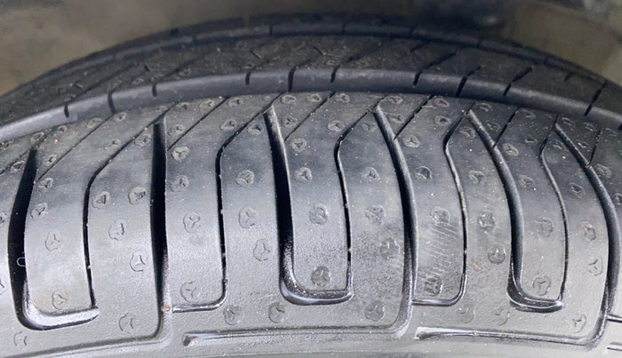 2015 Hyundai Eon MAGNA +, Petrol, Manual, 83,495 km, Right Front Tyre Tread