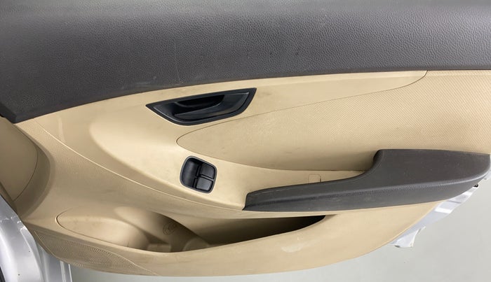 2015 Hyundai Eon MAGNA +, Petrol, Manual, 83,495 km, Driver Side Door Panels Control
