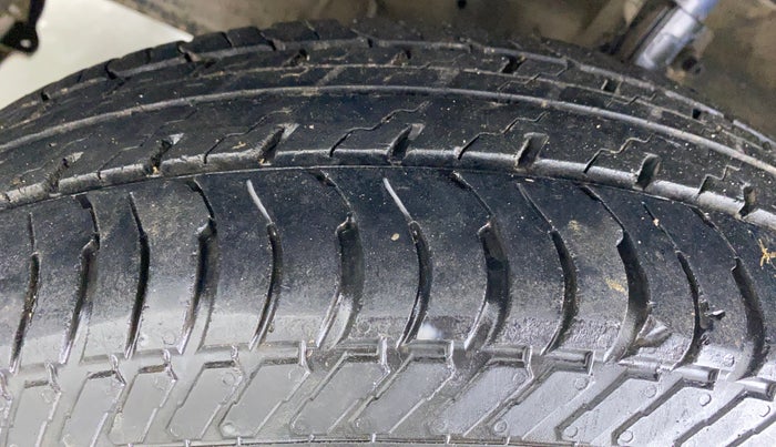 2013 Maruti Swift VXI D, Petrol, Manual, 59,346 km, Left Front Tyre Tread