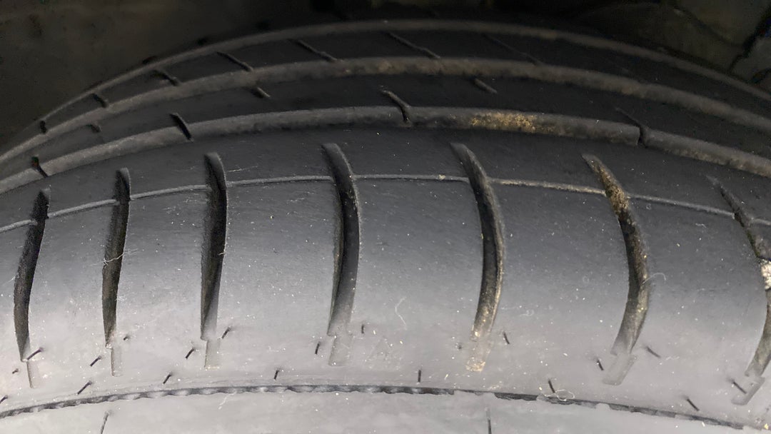 Right Front Tyre Tread