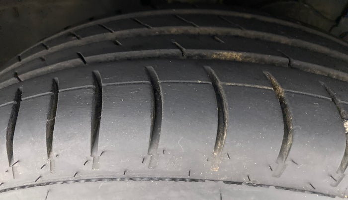 2015 Maruti Swift Dzire ZDI, Diesel, Manual, 70,858 km, Right Front Tyre Tread