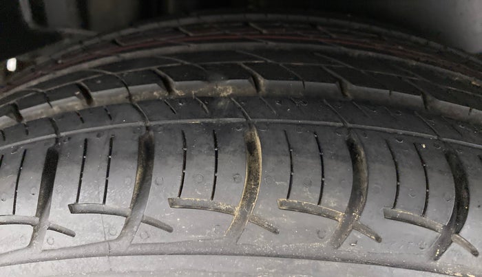 2015 Maruti Swift Dzire ZDI, Diesel, Manual, 70,858 km, Right Rear Tyre Tread