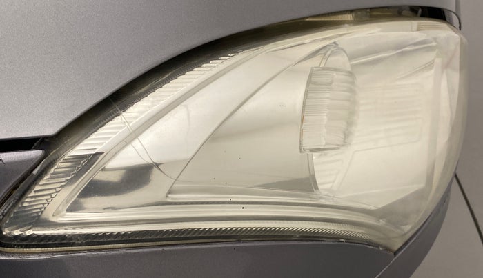 2015 Maruti Swift Dzire ZDI, Diesel, Manual, 70,858 km, Right headlight - Faded