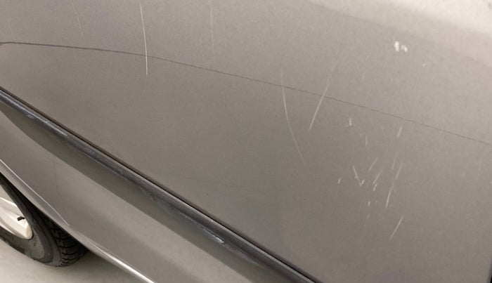 2015 Maruti Swift Dzire ZDI, Diesel, Manual, 70,858 km, Right rear door - Minor scratches