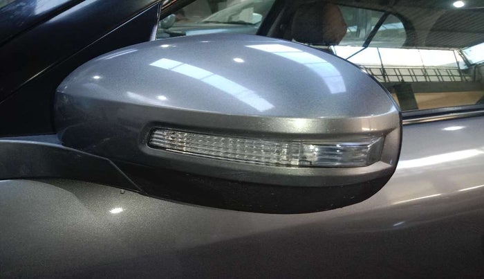 2014 Maruti Swift Dzire ZDI, Diesel, Manual, 99,134 km, Left rear-view mirror - Indicator light has minor damage