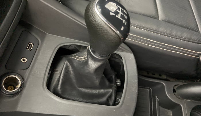2019 Ford New Figo TITANIUM 1.2 PETROL MT, Petrol, Manual, 18,162 km, Gear lever - Boot Cover minor damage
