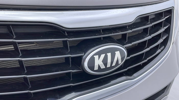 KIA SPORTAGE-Grill Broken