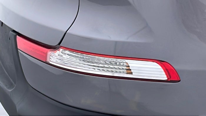 KIA SPORTAGE-Tail Light RHS Scratched
