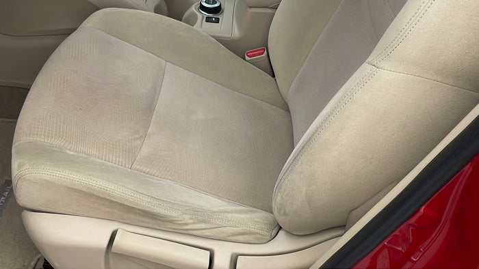 NISSAN X TRAIL-Seat LHS Front Depressed/Pressure Mark