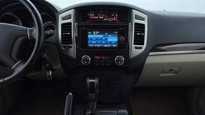 MITSUBISHI PAJERO-Center Console