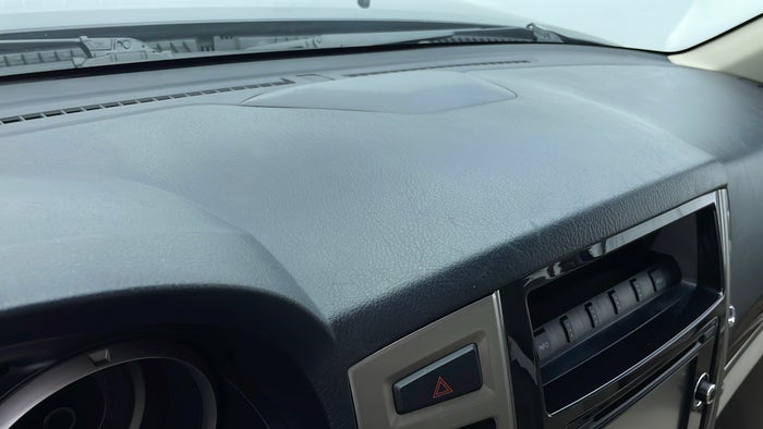 MITSUBISHI PAJERO-Dashboard Trim Scratch