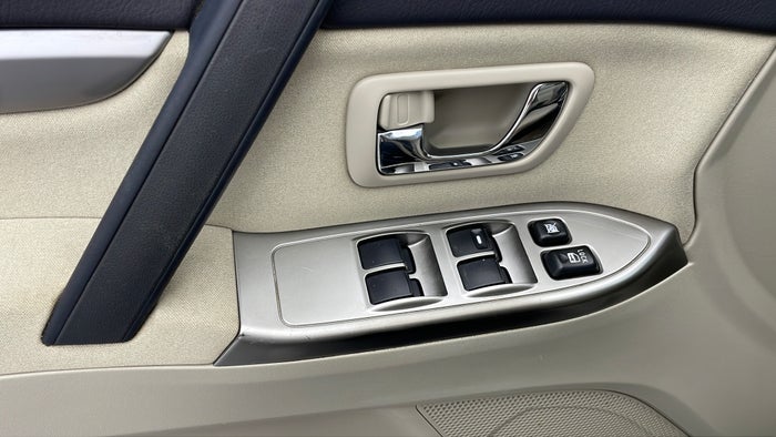MITSUBISHI PAJERO-Door Interior LHS front Color Fade