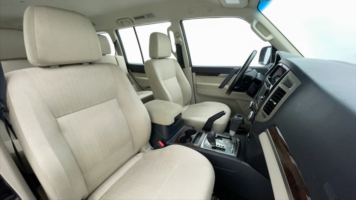 MITSUBISHI PAJERO-Right Side Front Door Cabin View