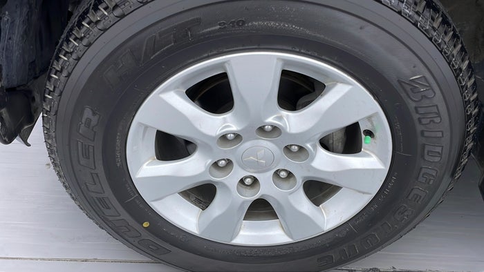 MITSUBISHI PAJERO-Alloy Wheel LHS Front Scratch