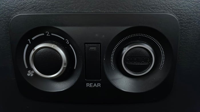 MITSUBISHI PAJERO-Rear AC Temperature Control