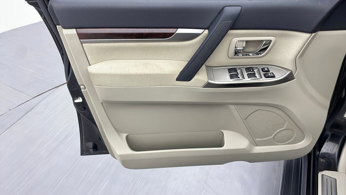 MITSUBISHI PAJERO-Driver Side Door Panels Controls