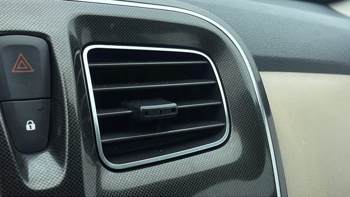 RENAULT SYMBOL-Dashboard AC Vent Broken
