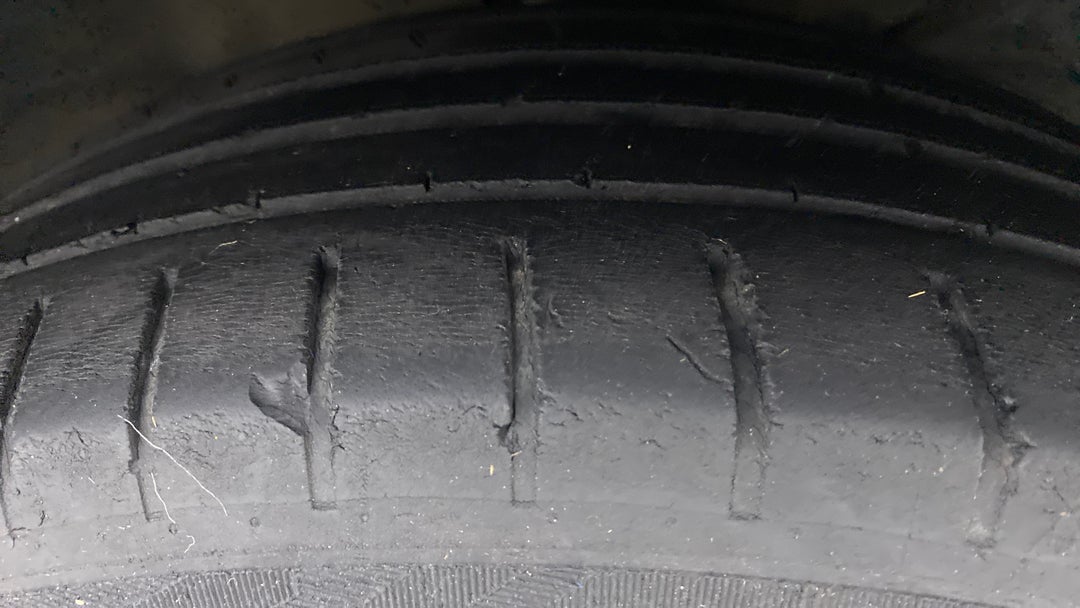 Right Front Tyre Tread